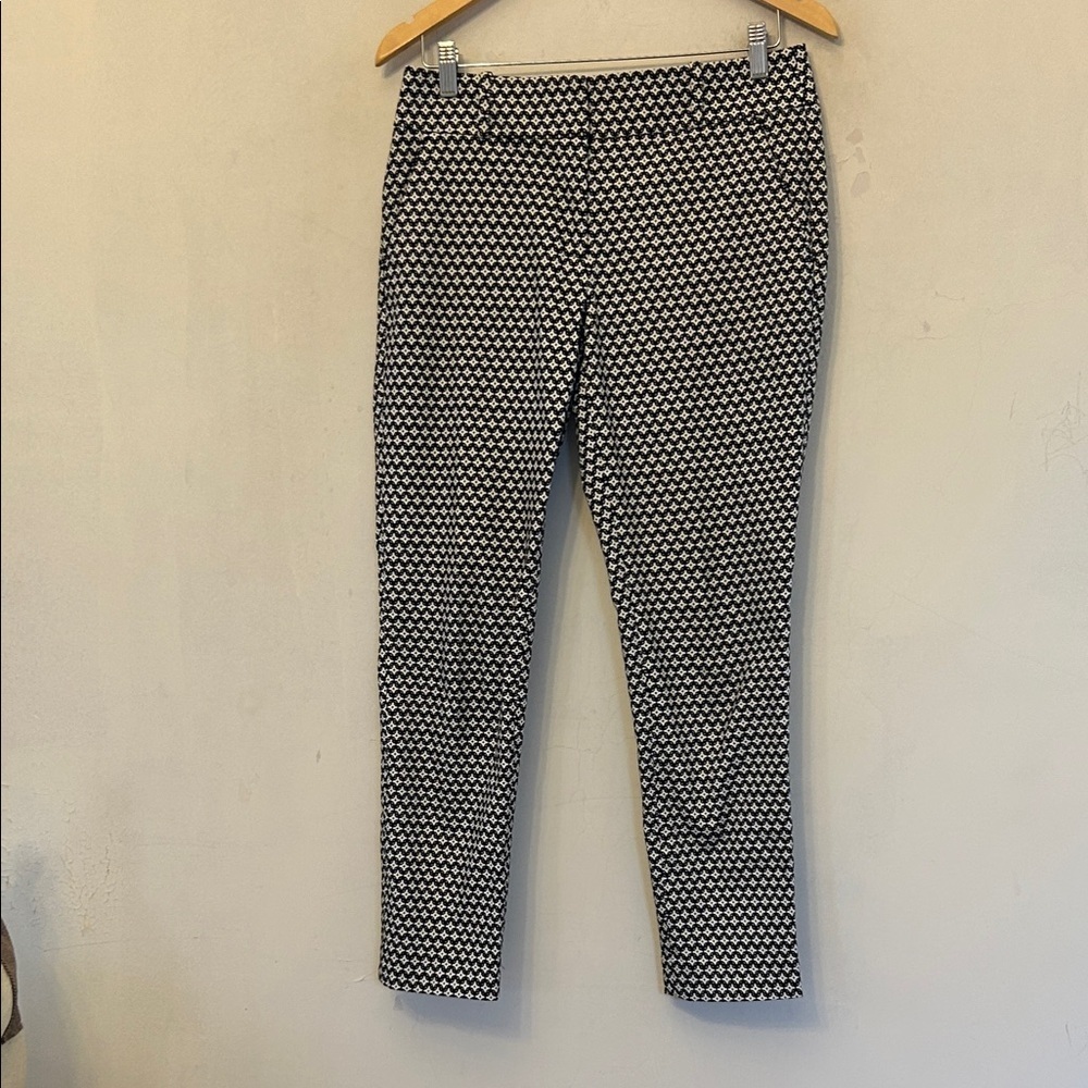 Loft Black  and White Patterned Marisa fit pants Size 6 EUC